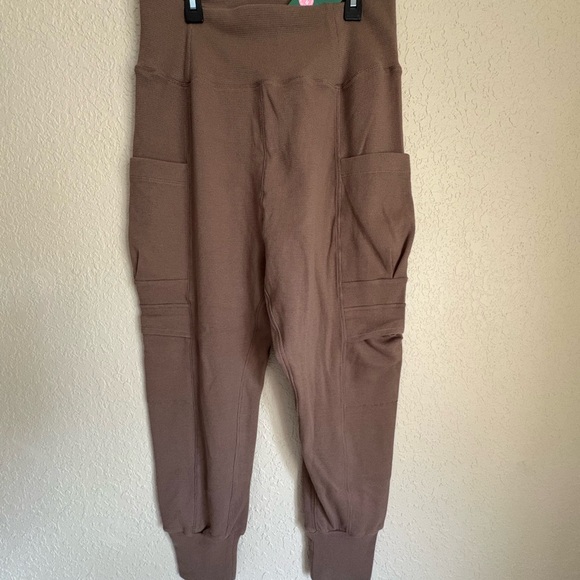 NWT HALARA Brown High-Rise Cargo Jogger Pants - Picture 2 of 14